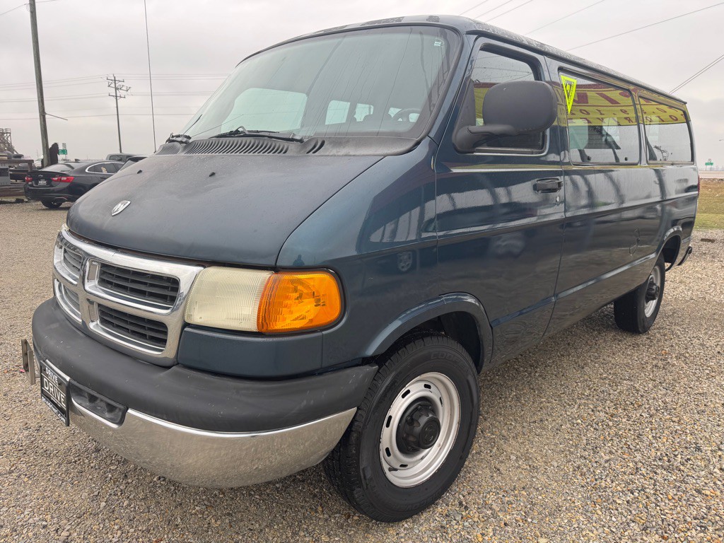2001 Dodge Ram Van Image 3