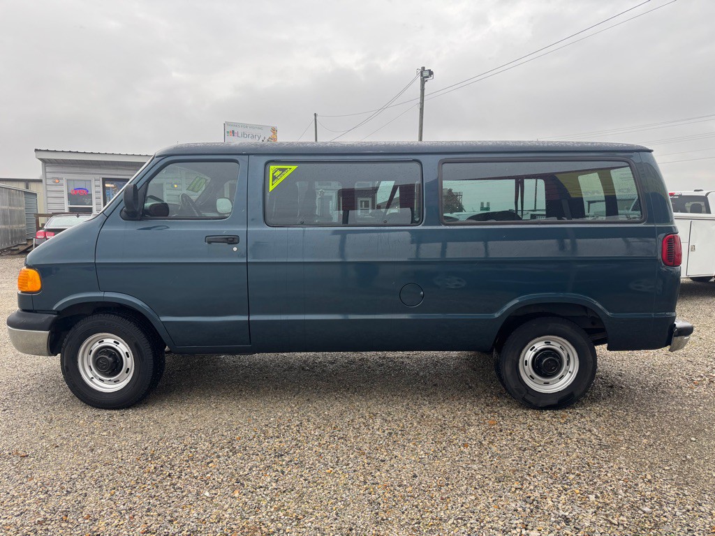 2001 Dodge Ram Van Image 4
