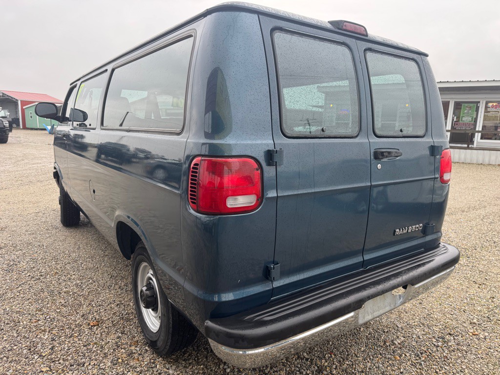 2001 Dodge Ram Van Image 5