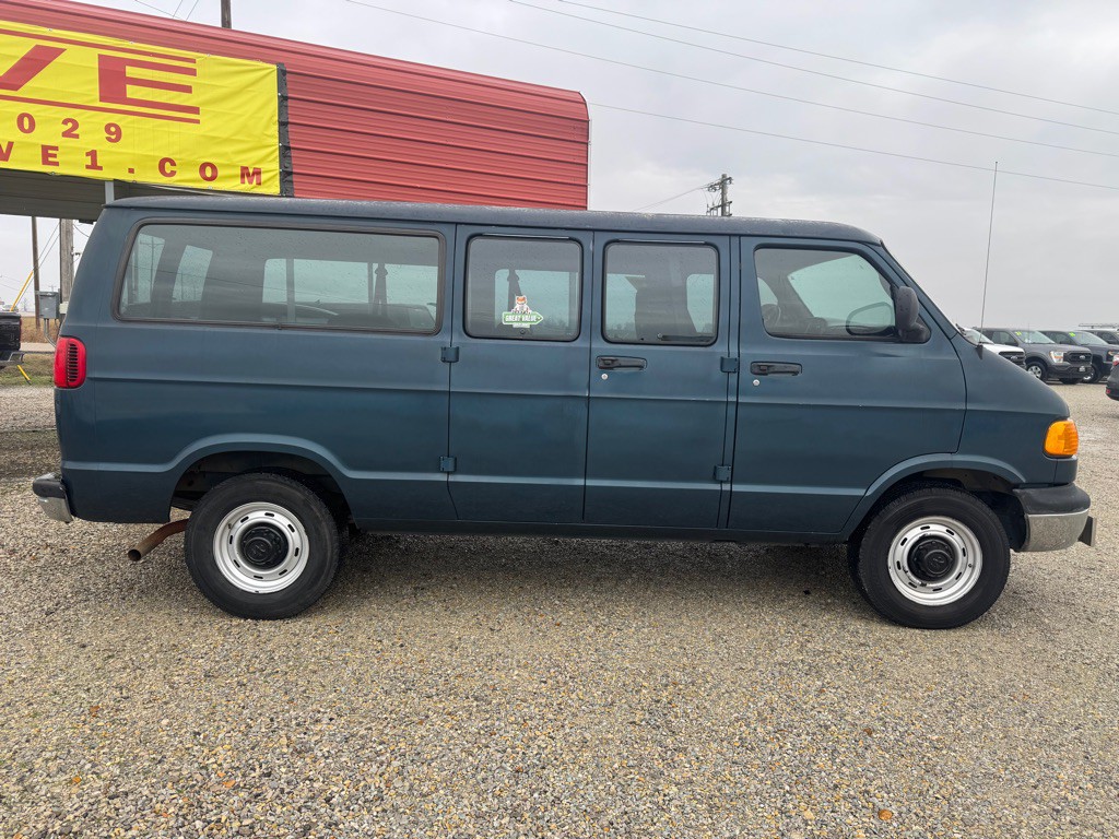 2001 Dodge Ram Van Image 8