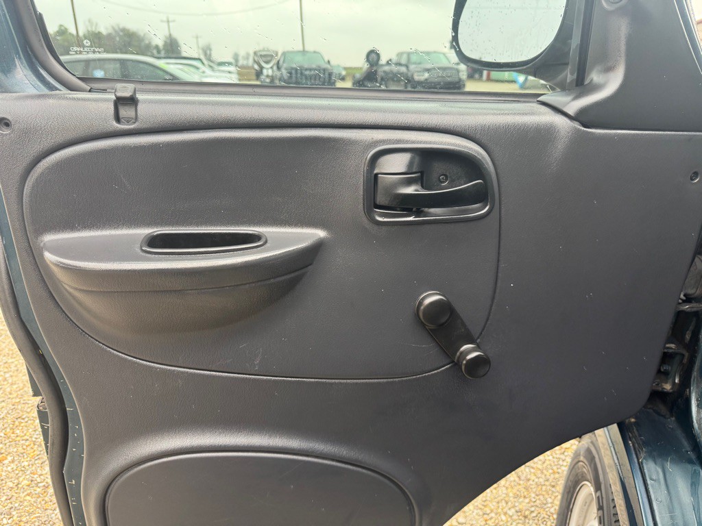 2001 Dodge Ram Van Image 9