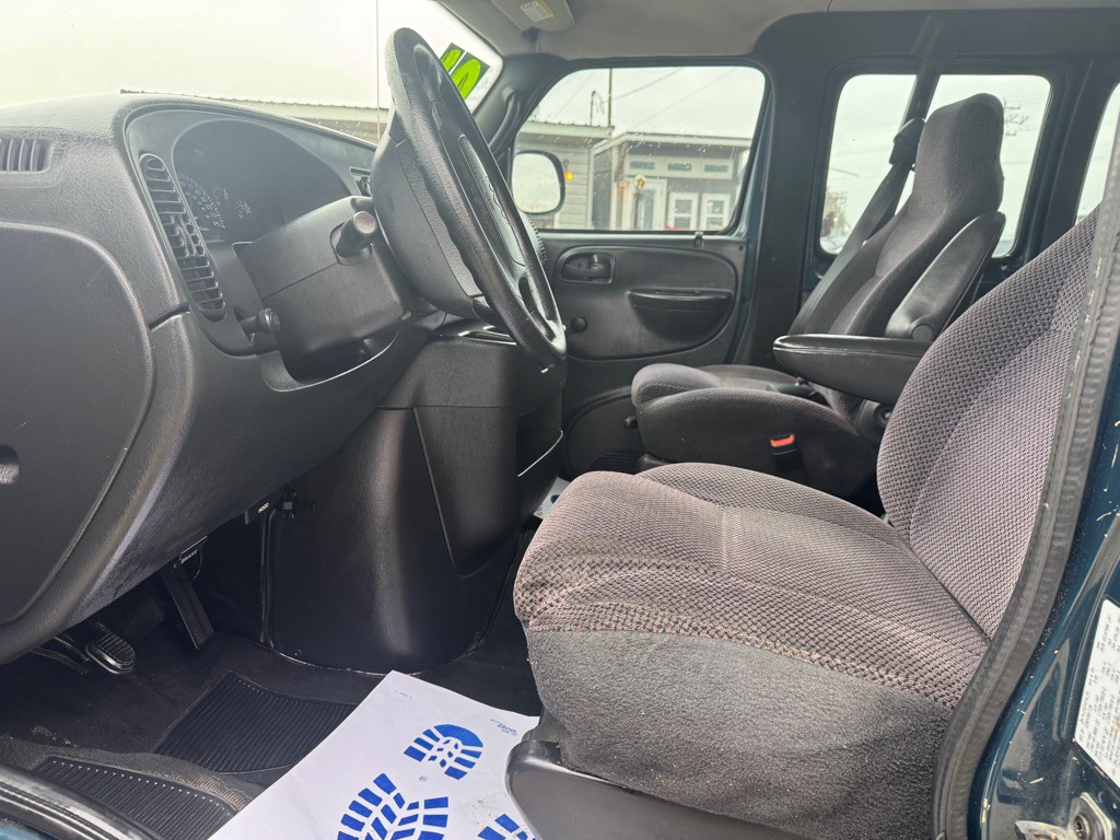 2001 Dodge Ram Van Image 10