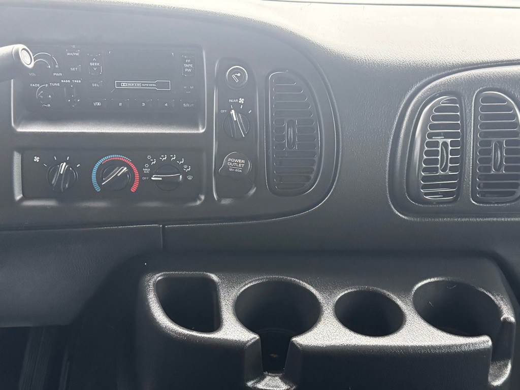 2001 Dodge Ram Van Image 13