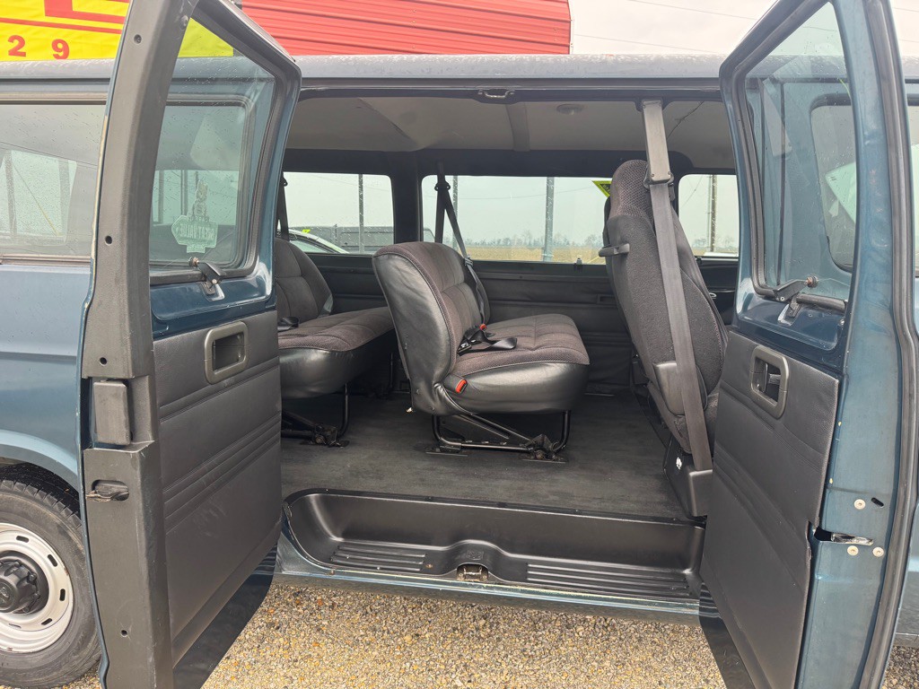 2001 Dodge Ram Van Image 14
