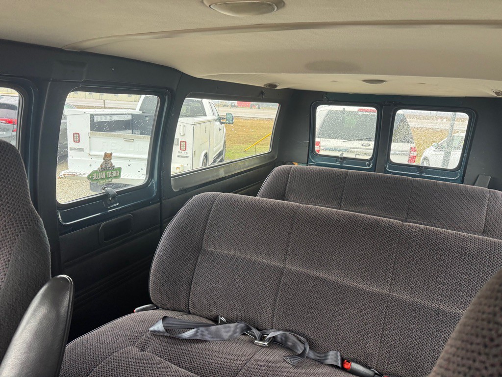2001 Dodge Ram Van Image 16