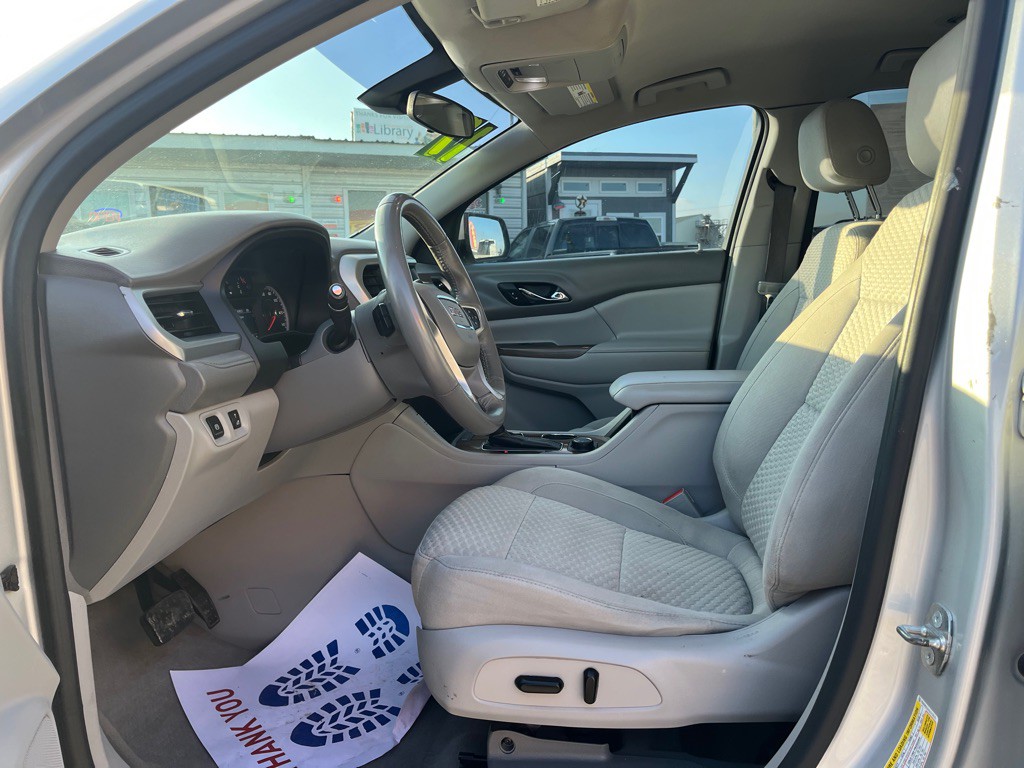 2017 GMC Acadia Image 10