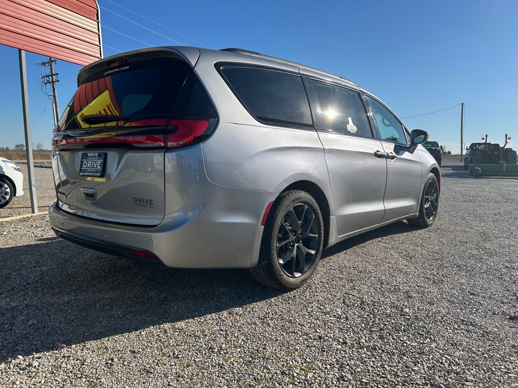 2021 Chrysler Pacifica Image 7
