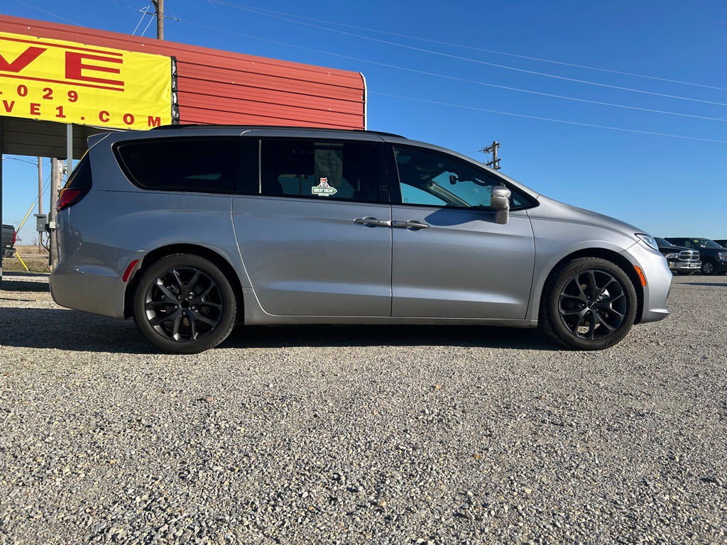2021 Chrysler Pacifica Image 8