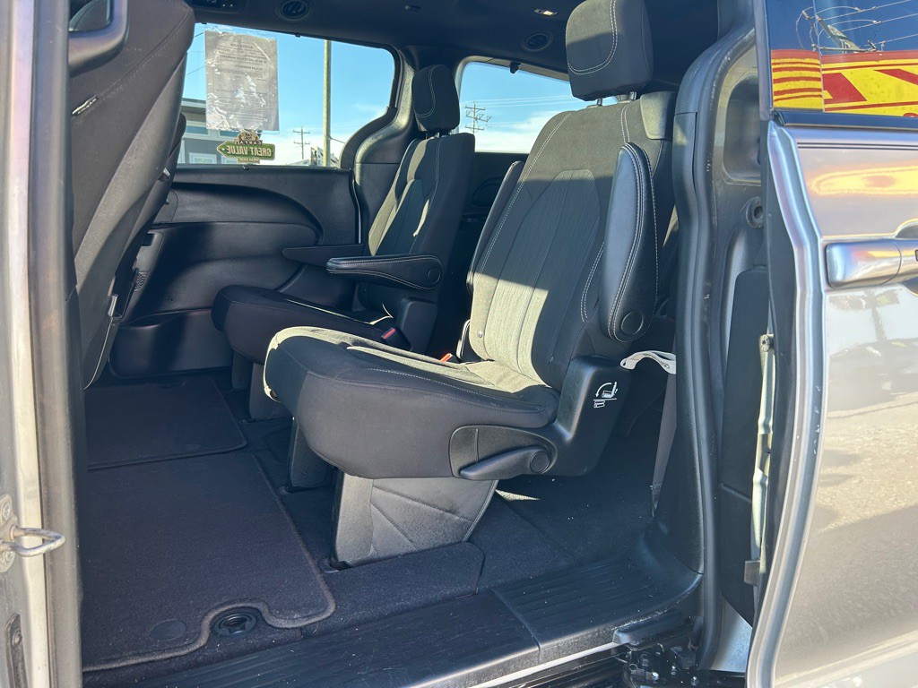 2021 Chrysler Pacifica Image 16
