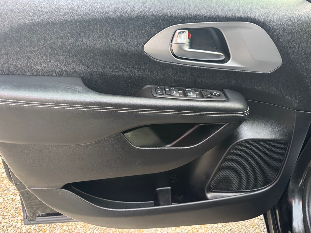 2023 Chrysler Pacifica Image 11