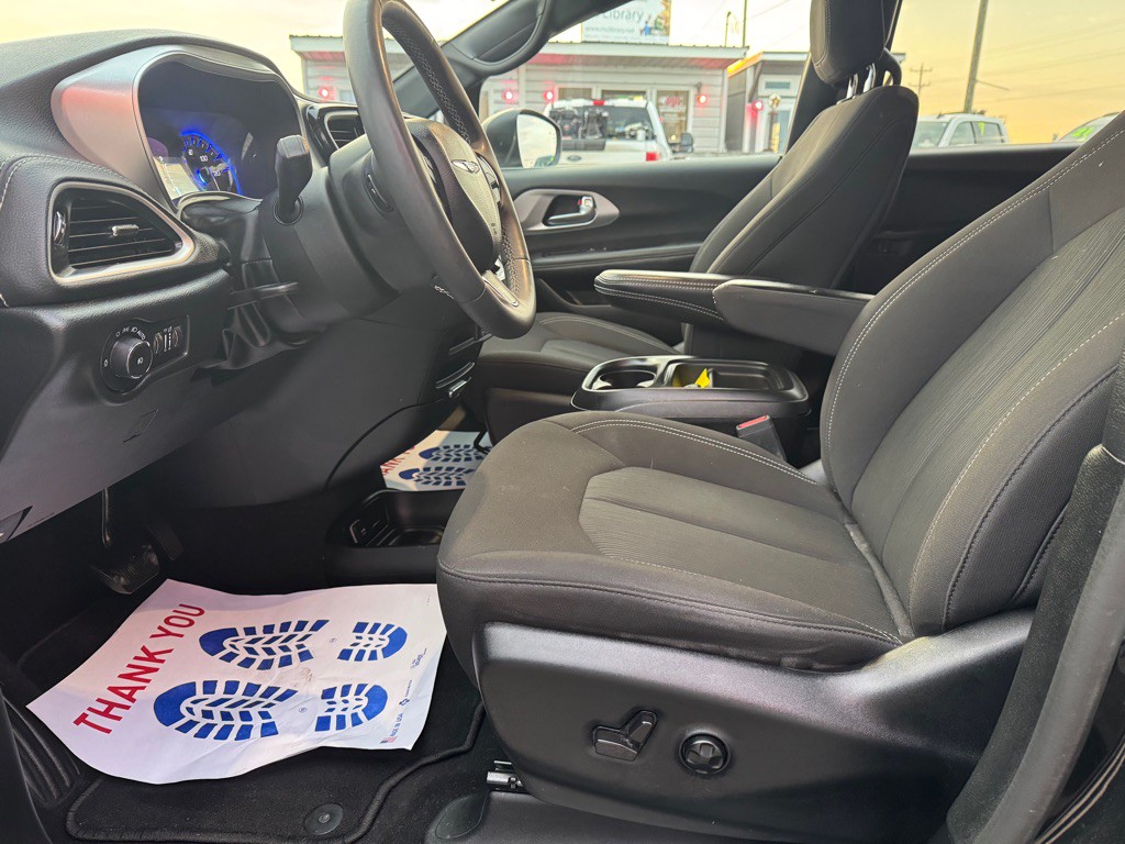 2023 Chrysler Pacifica Image 12