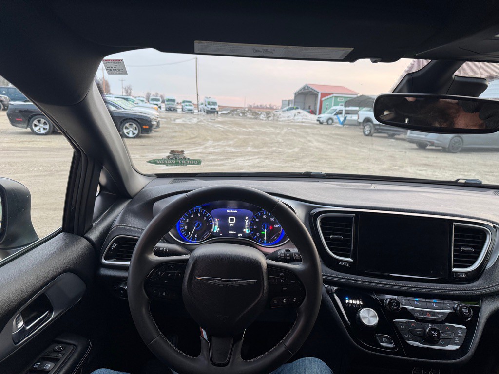 2023 Chrysler Pacifica Image 13