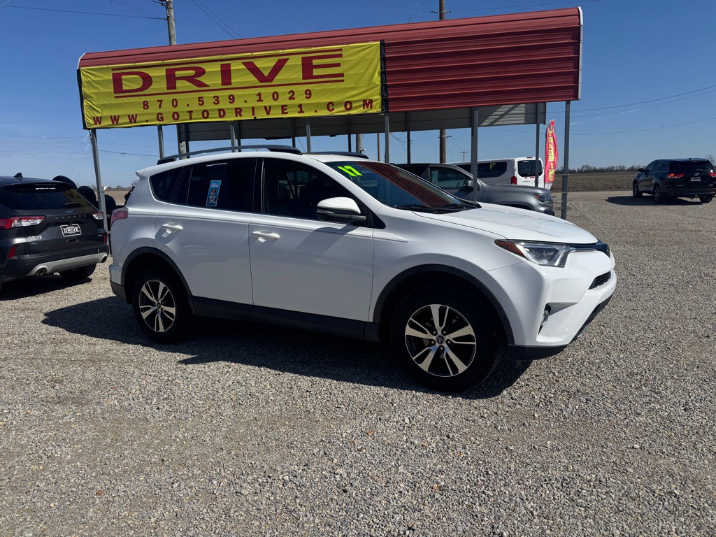 2017 Toyota Rav4 Image 1