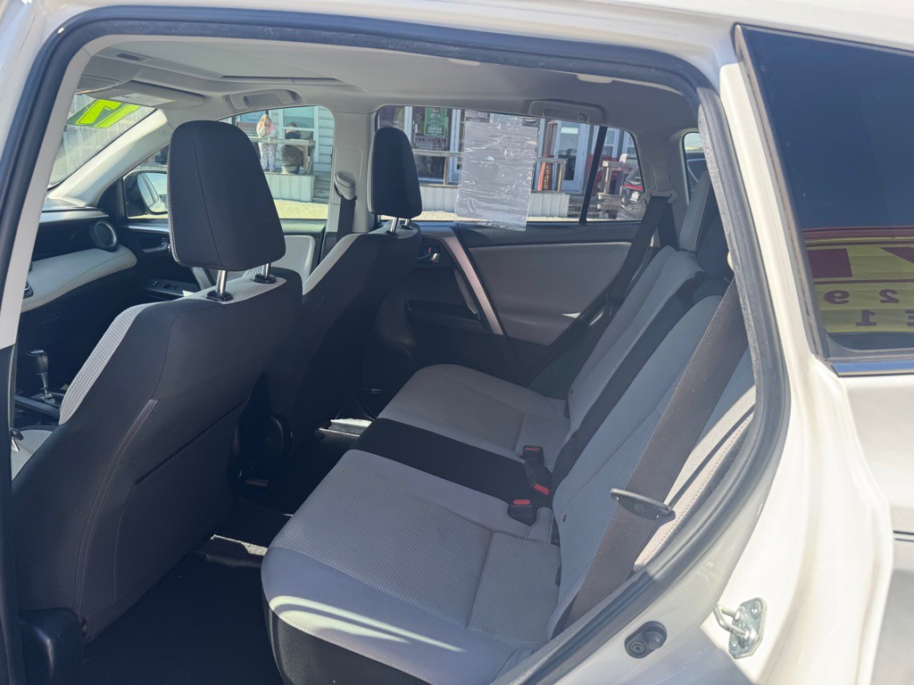 2017 Toyota Rav4 Image 6