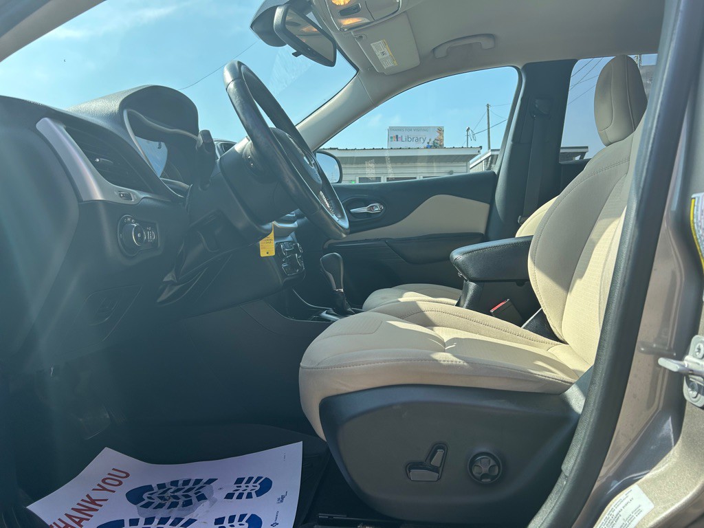 2016 Jeep Cherokee Image 10