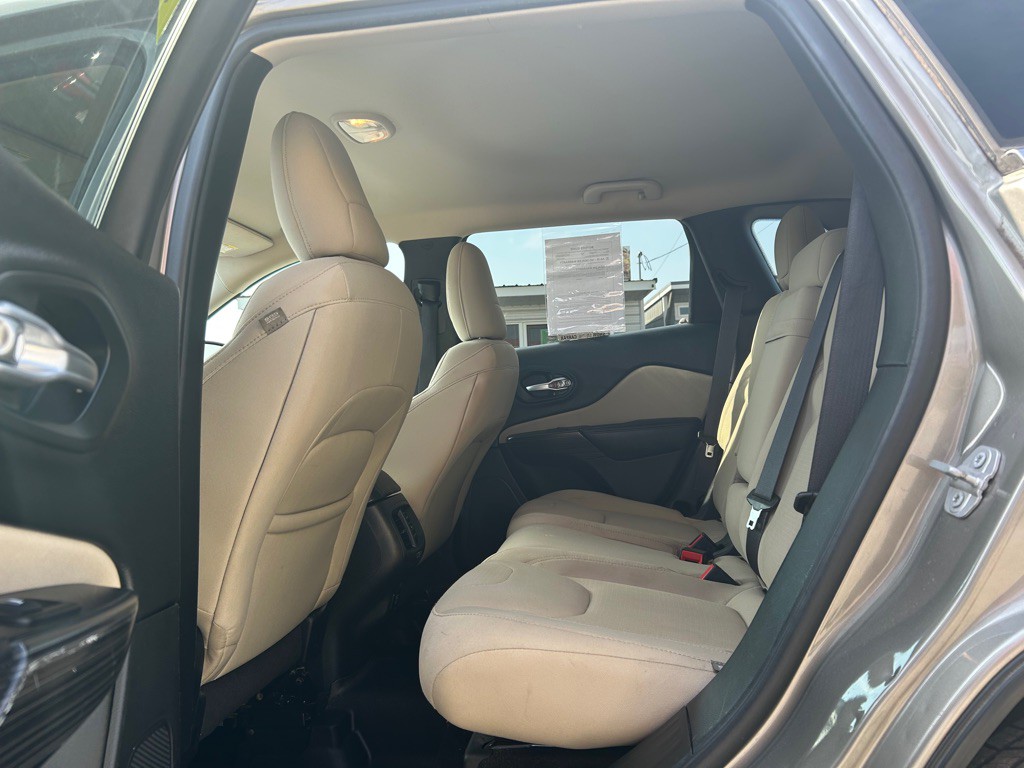 2016 Jeep Cherokee Image 11