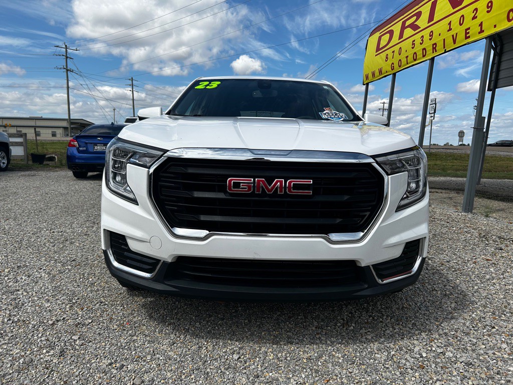 2023 GMC Terrain Image 2