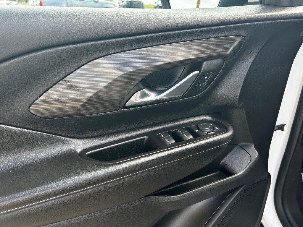 2023 GMC Terrain Image 8