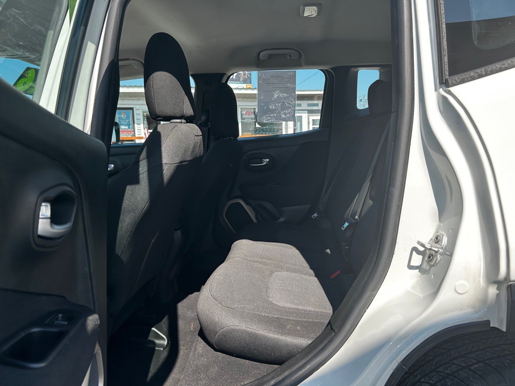 2016 Jeep Renegade Image 12