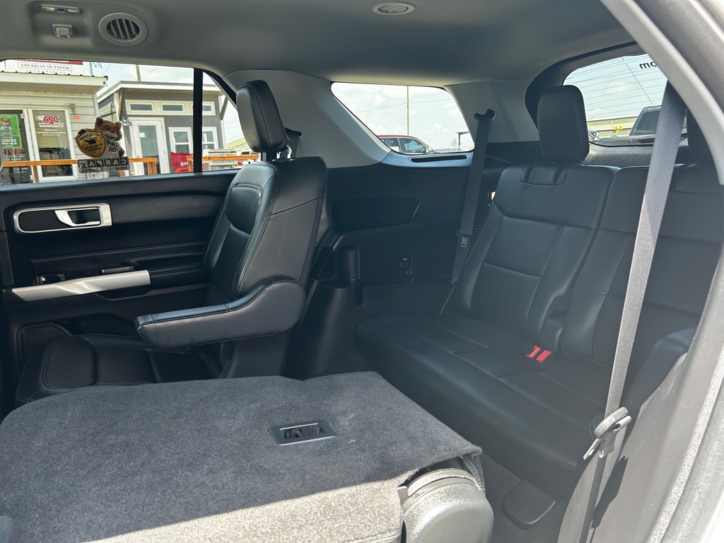 2022 Ford Explorer Image 13