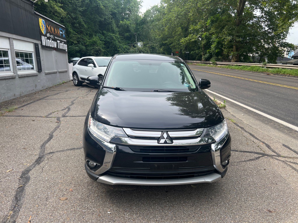2017 Mitsubishi Outlander Image 2