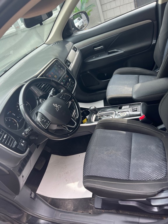 2017 Mitsubishi Outlander Image 5