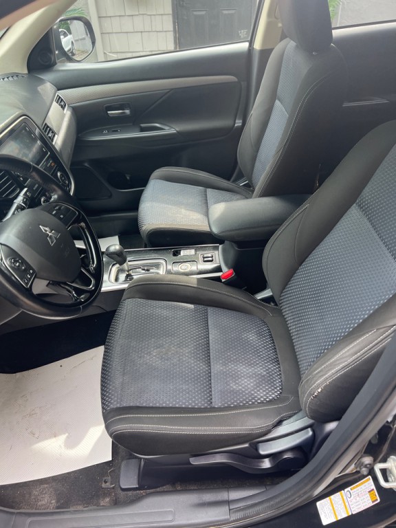 2017 Mitsubishi Outlander Image 8
