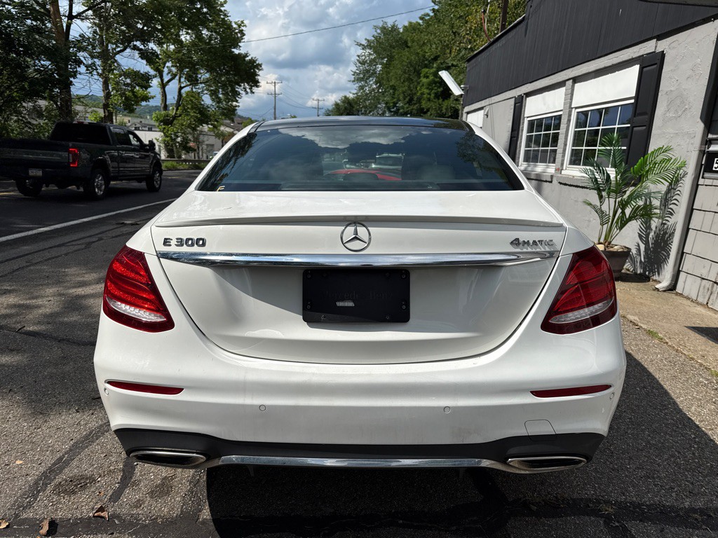 2018 Mercedes-Benz E-Class Image 3