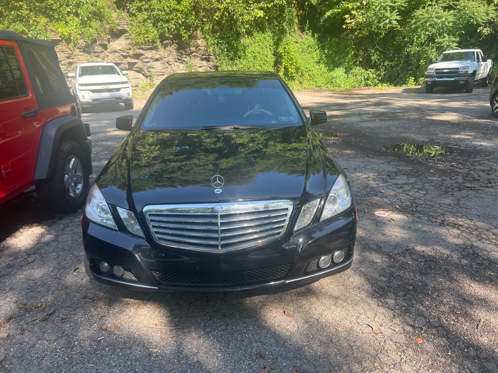 2010 Mercedes-Benz E-Class Image 2