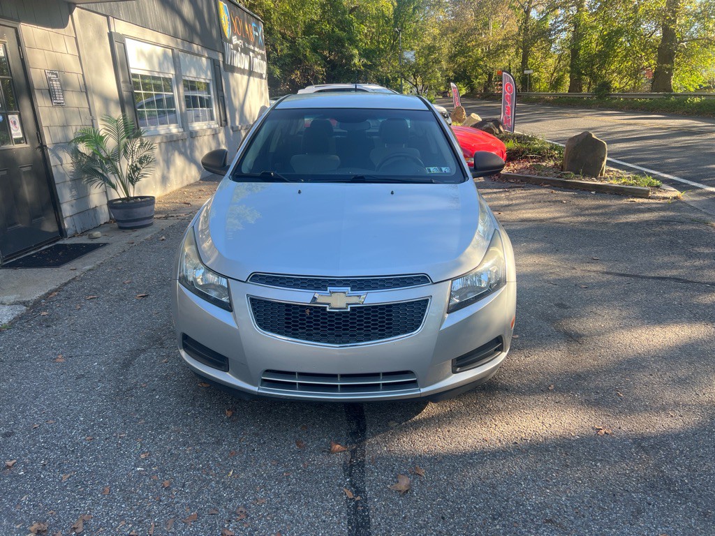 2011 Chevrolet Cruze Image 2