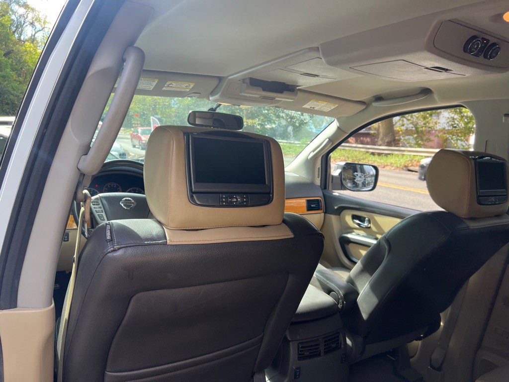 2015 Nissan Armada Image 8
