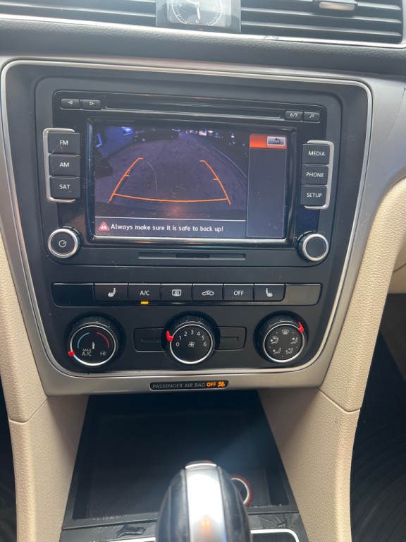 2015 Volkswagen Passat Image 10