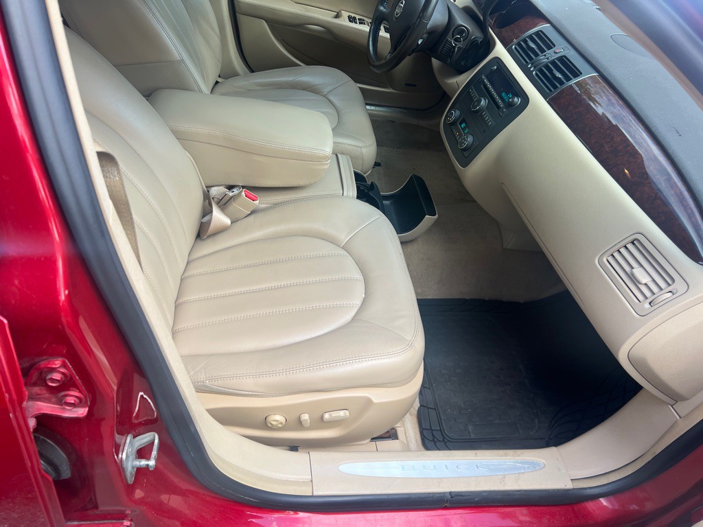 2011 Buick Lucerne Image 5