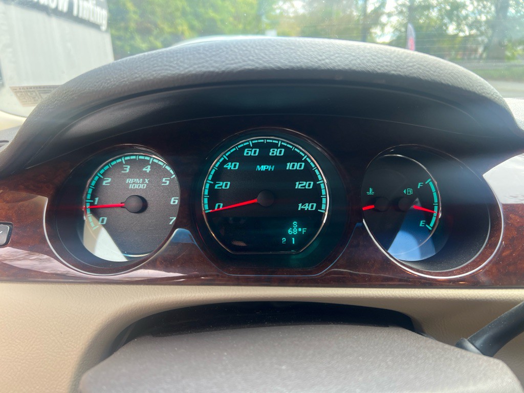 2011 Buick Lucerne Image 24