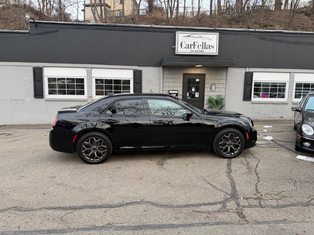 2018 Chrysler 300 Image 4