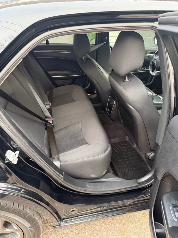 2018 Chrysler 300 Image 7