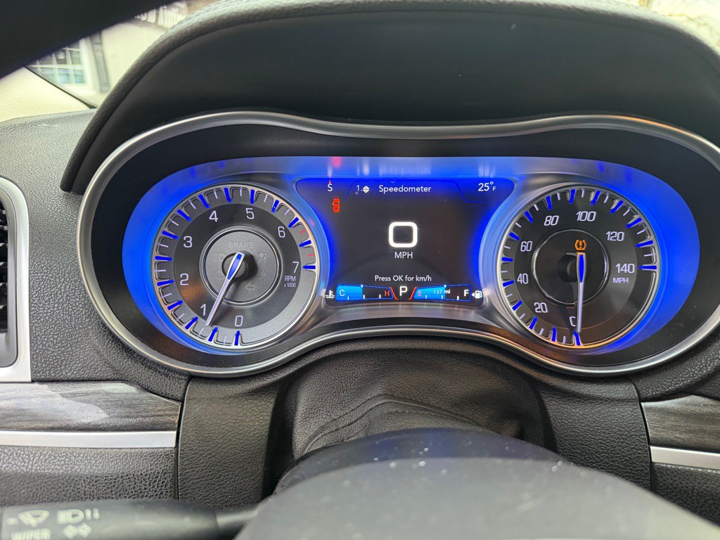 2018 Chrysler 300 Image 9