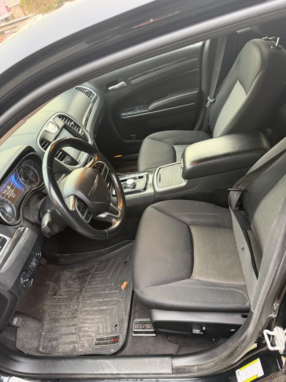 2018 Chrysler 300 Image 11