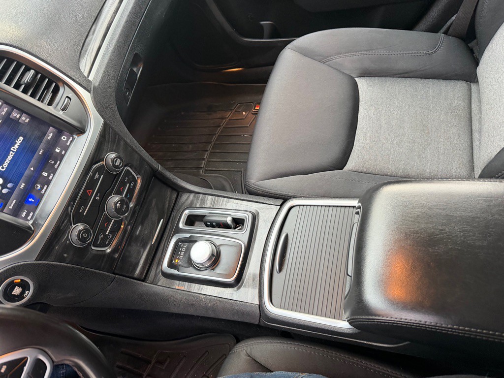 2018 Chrysler 300 Image 12