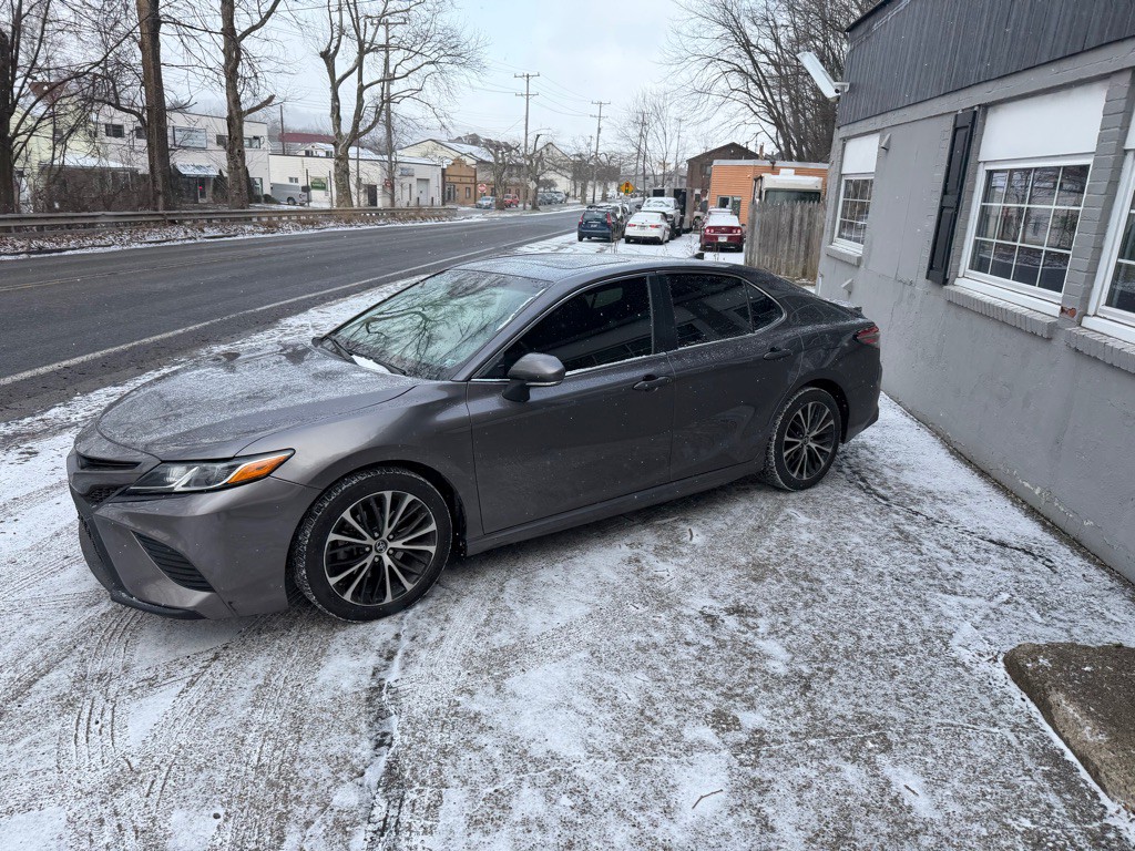 2019 Toyota Camry Image 1