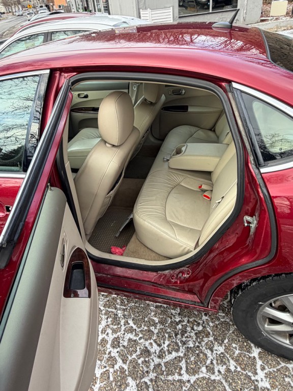 2007 Buick Lacrosse Image 4