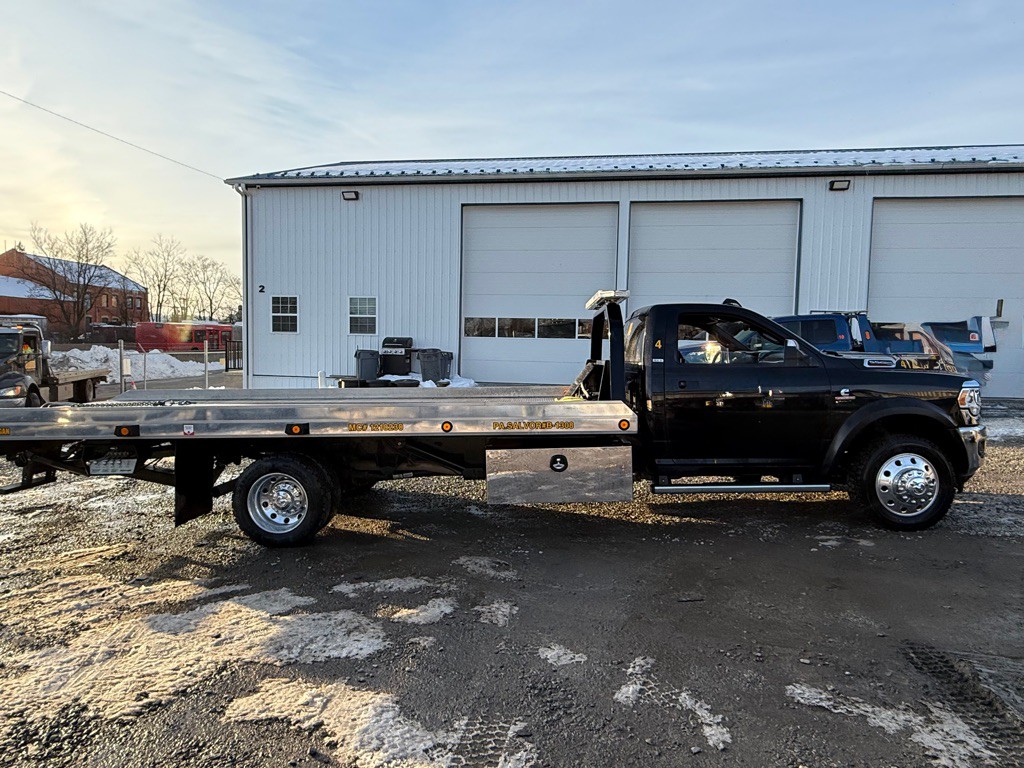 2022 RAM 5500 Image 2