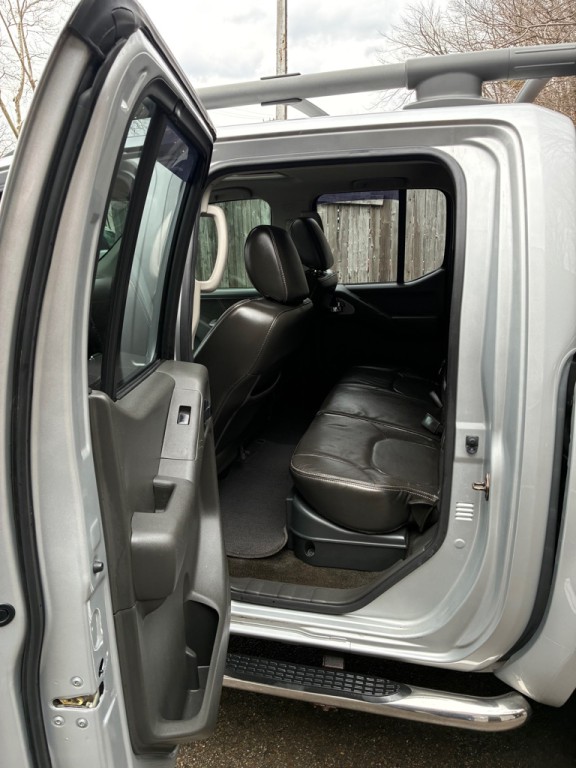 2016 Nissan Frontier Image 9