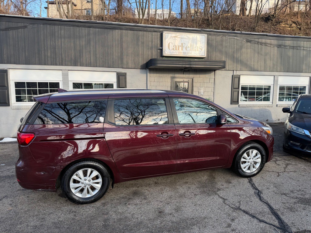 2015 Kia Sedona Image 2