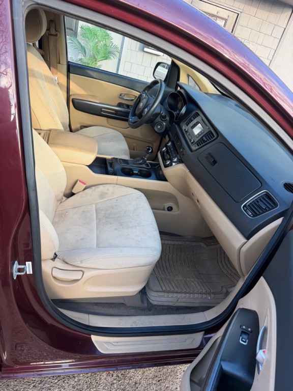 2015 Kia Sedona Image 6