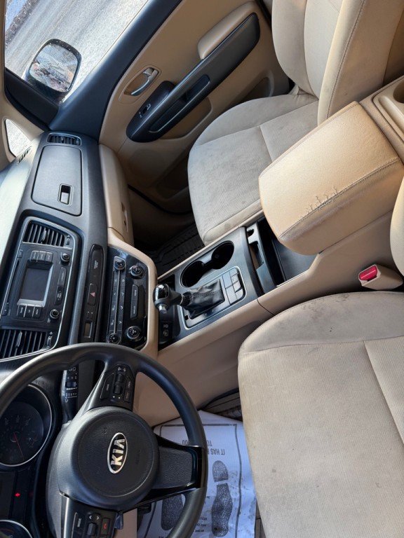 2015 Kia Sedona Image 9