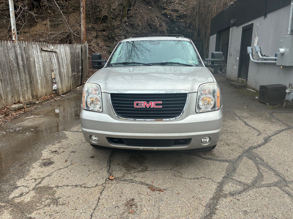 2007 GMC Yukon Image 2