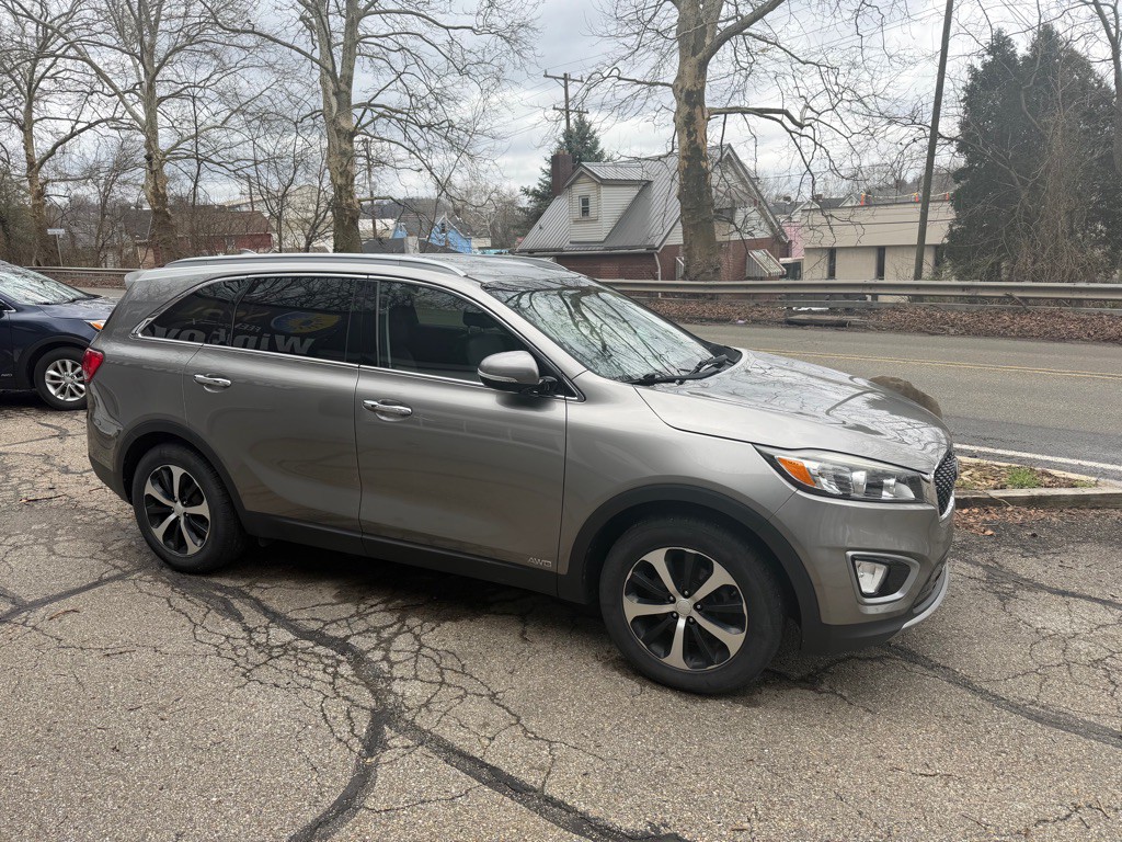 2016 Kia Sorento Image 1