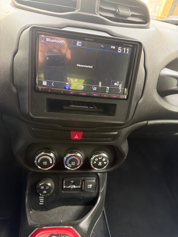 2015 Jeep Renegade Image 9