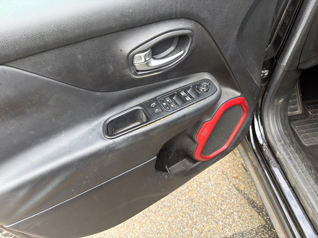 2015 Jeep Renegade Image 11